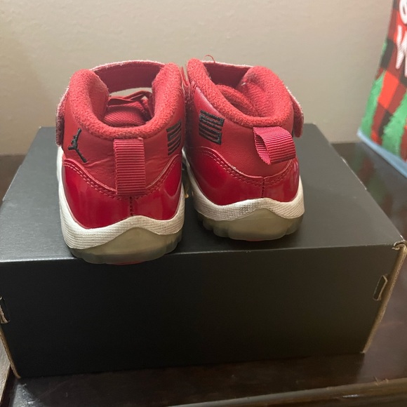 Jordan 11s red - Picture 6 of 6